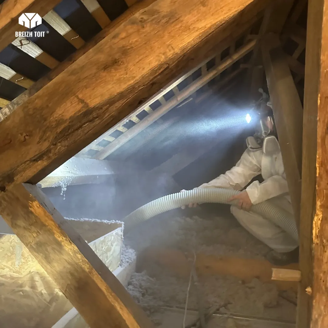 Combles isolés par soufflage de ouate de cellulose en Ille-et-Vilaine