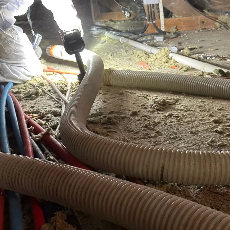 Combles perdus isolés par soufflage par les équipes Breizh Toit (photo 2)