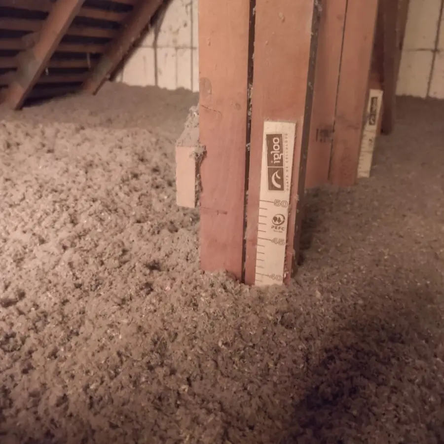 Combles perdus isolés par soufflage par les équipes Breizh Toit (photo 3)