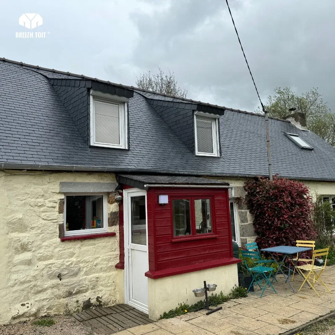 Maison de Carnac avec sa toiture neuve en ardoises naturelles