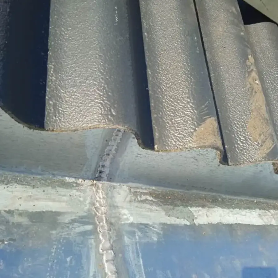 Chantier de chemisage des chéneaux de la mairie de Trégastel (photo 5)