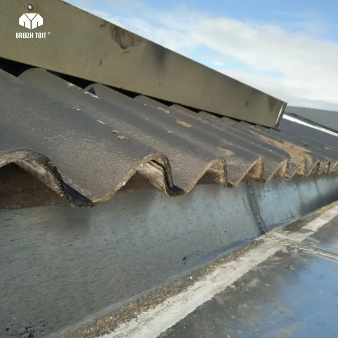 Chantier de chemisage des chéneaux de la mairie de Trégastel