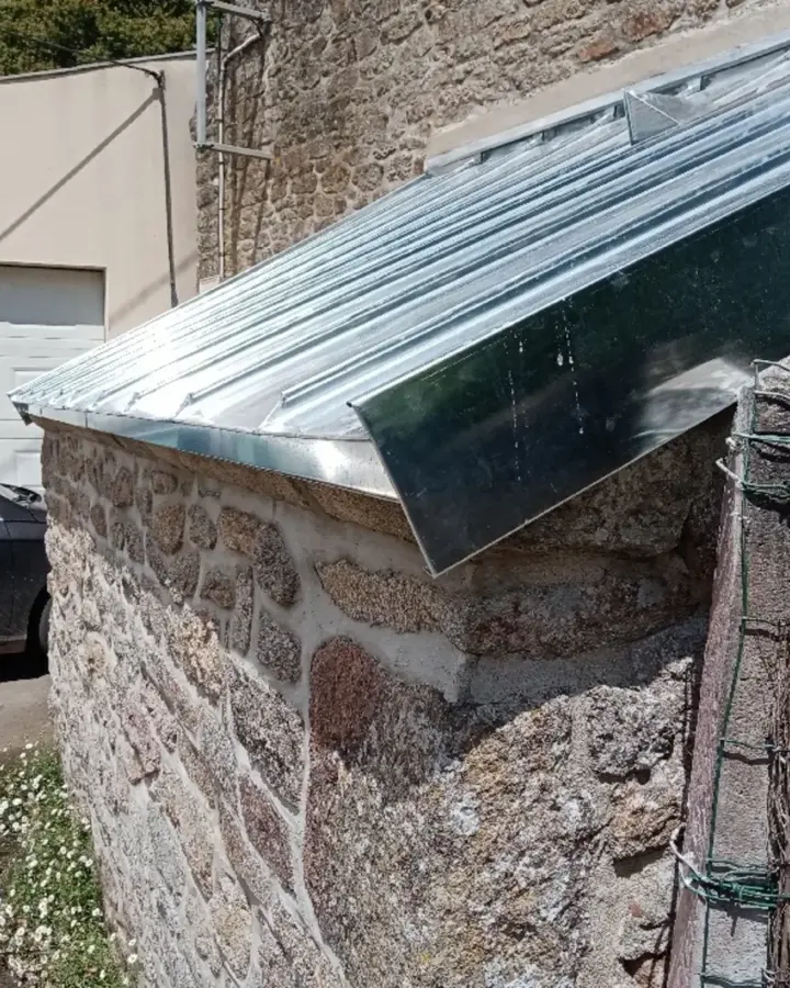 Toiture en zinc posée sur une maison en pierre de Locmaria-Grand-Champ (photo 5)