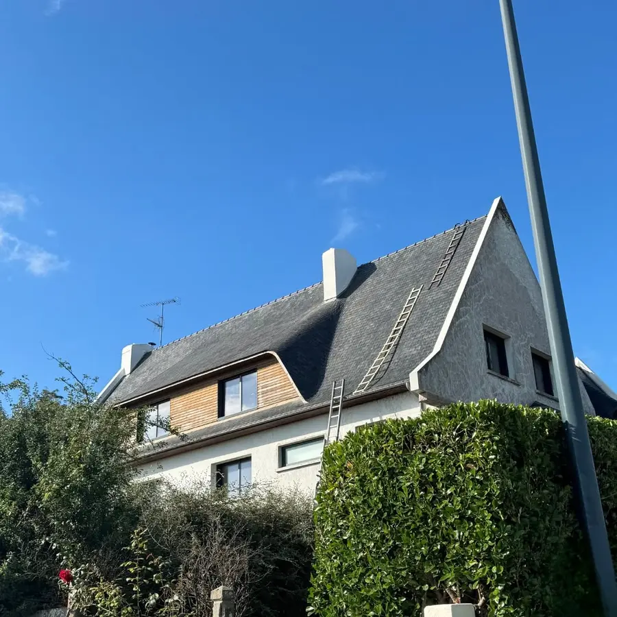 Nettoyage et hydrofuge d'une toiture dans les Côtes-d'Armor (Breizh Toit) (photo 2)