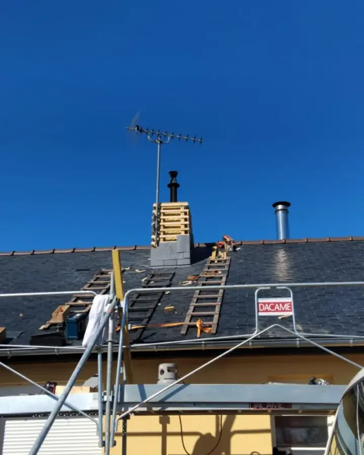 Chantier de désamiantage de toiture à Le Verger (photo 2)