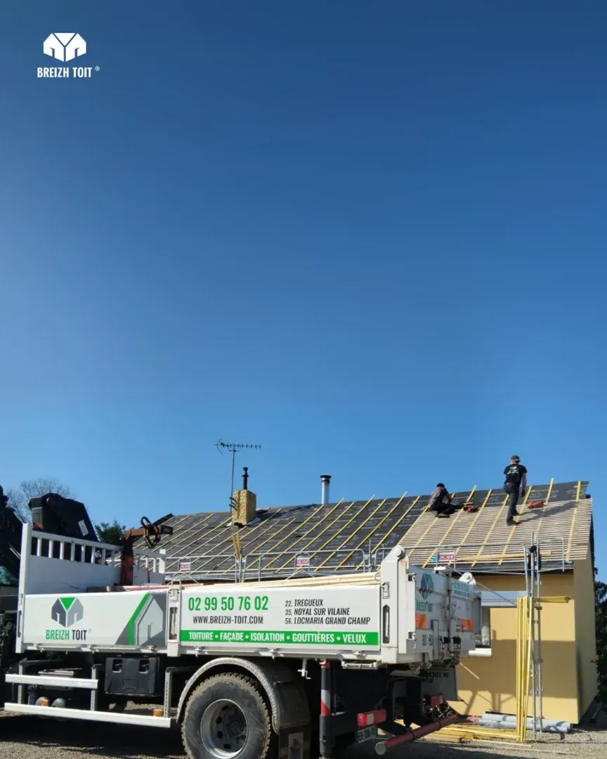 Chantier de désamiantage de toiture à Le Verger