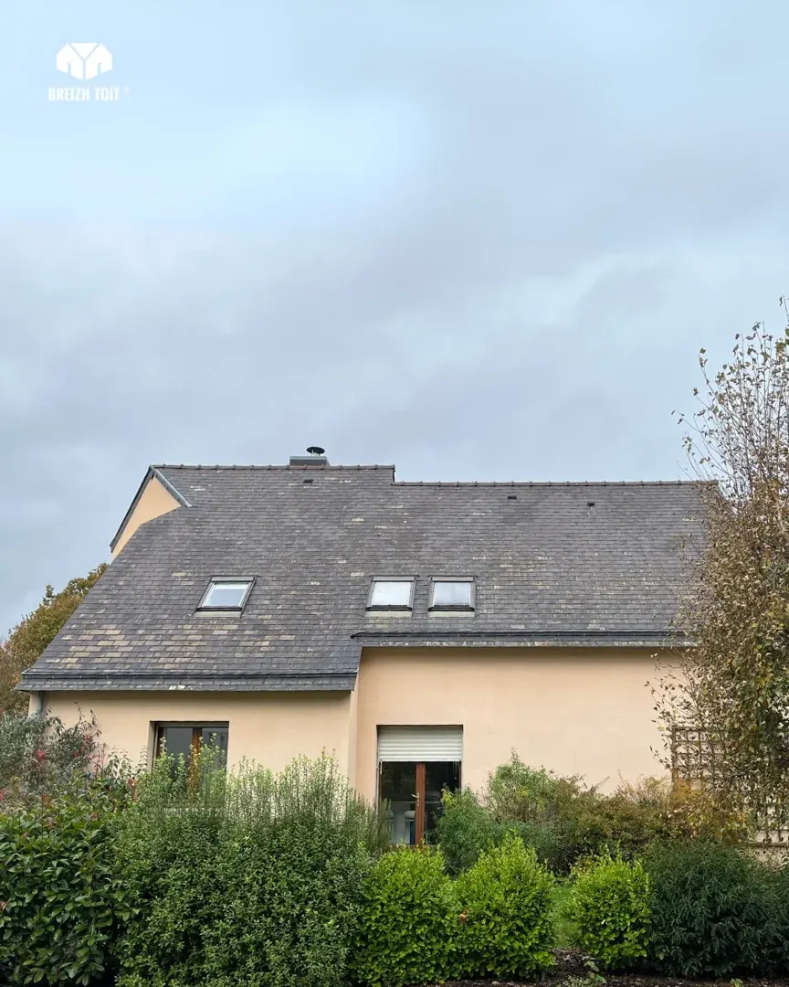 Maison de Pacé après nettoyage et traitement hydrofuge de la toiture