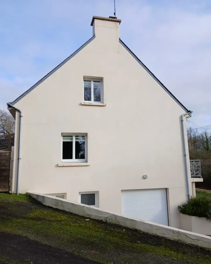 Maison de Noyal-Muzillac après le lavage de sa toiture et de sa façade (photo 2)