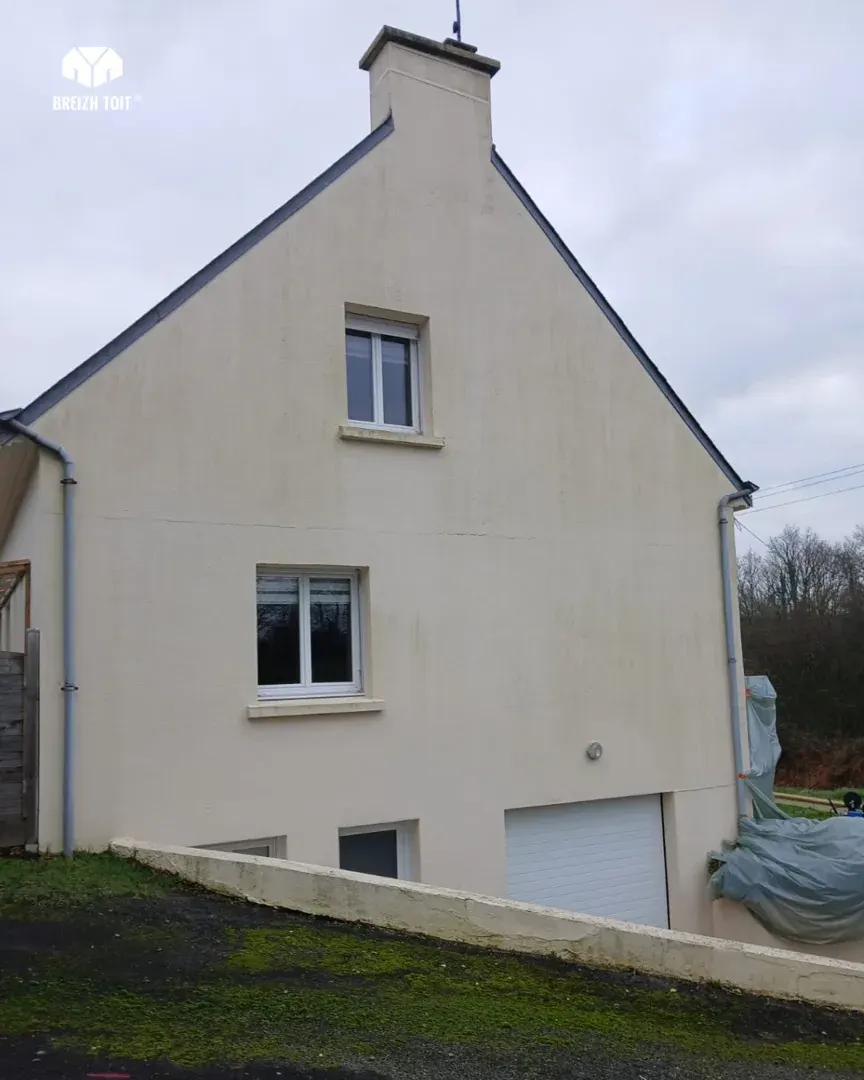 Maison de Noyal-Muzillac après le lavage de sa toiture et de sa façade