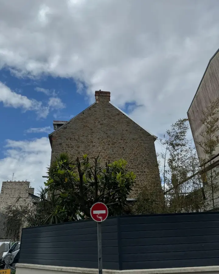 Chantier de remplacement du faîtage sur un bâtiment de Saint-Brieuc (photo 3)
