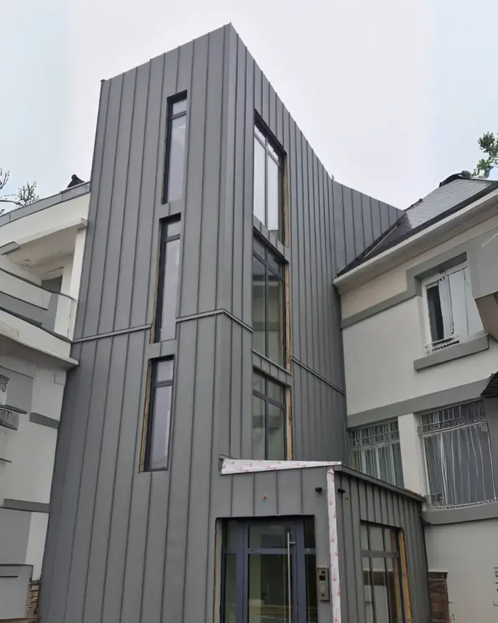 Bardage en zinc posé sur une maison de Perros-Guirec (photo 5)
