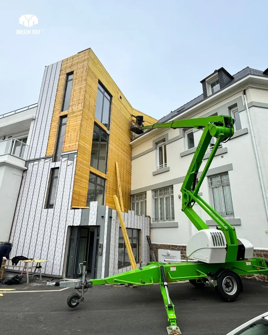 Bardage en zinc posé sur une maison de Perros-Guirec
