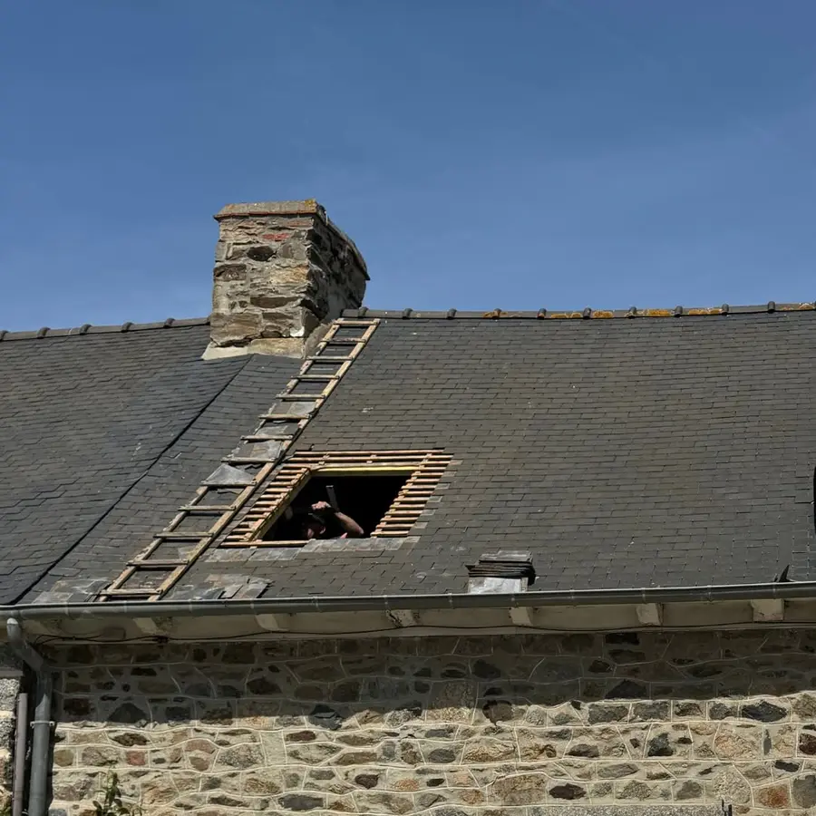 Velux créé dans une toiture à Langueux (photo 2)