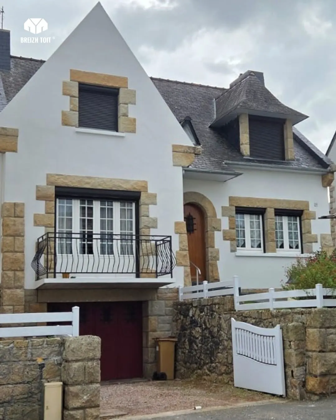 Maison en pierre après ravalement de façade dans les Côtes-d'Armor