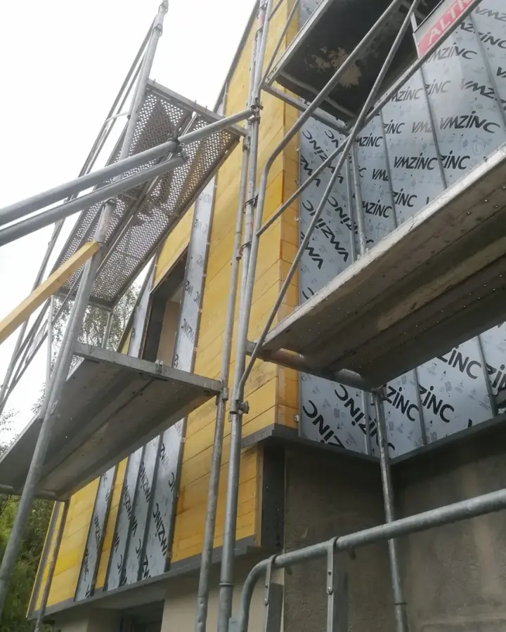Pignon habillé d'un bardage en zinc à Chartres-de-Bretagne (photo 3)