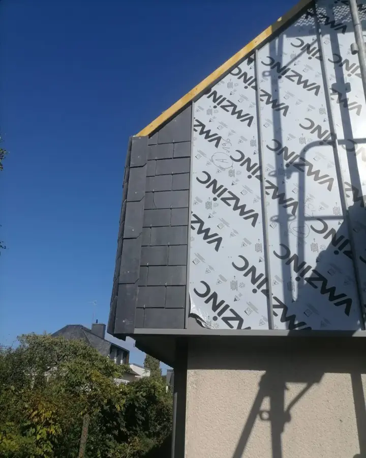 Pignon habillé d'un bardage en zinc à Chartres-de-Bretagne (photo 4)