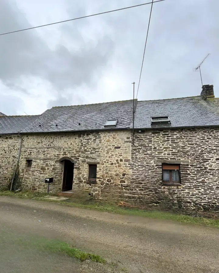 Longère de Plélan-le-Grand avec sa toiture neuve en ardoises naturelles (photo 2)