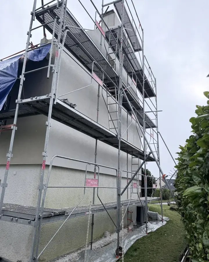 Façade de Saint-Agathon rénovée après isolation thermique par l'extérieur (photo 6)