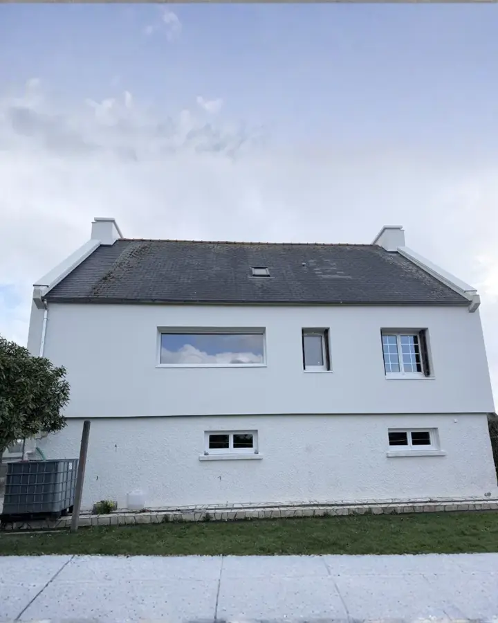 Façade de Saint-Agathon rénovée après isolation thermique par l'extérieur (photo 7)