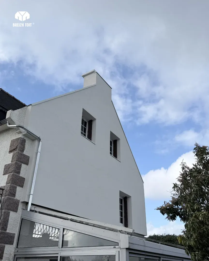 Façade de Saint-Agathon rénovée après isolation thermique par l'extérieur