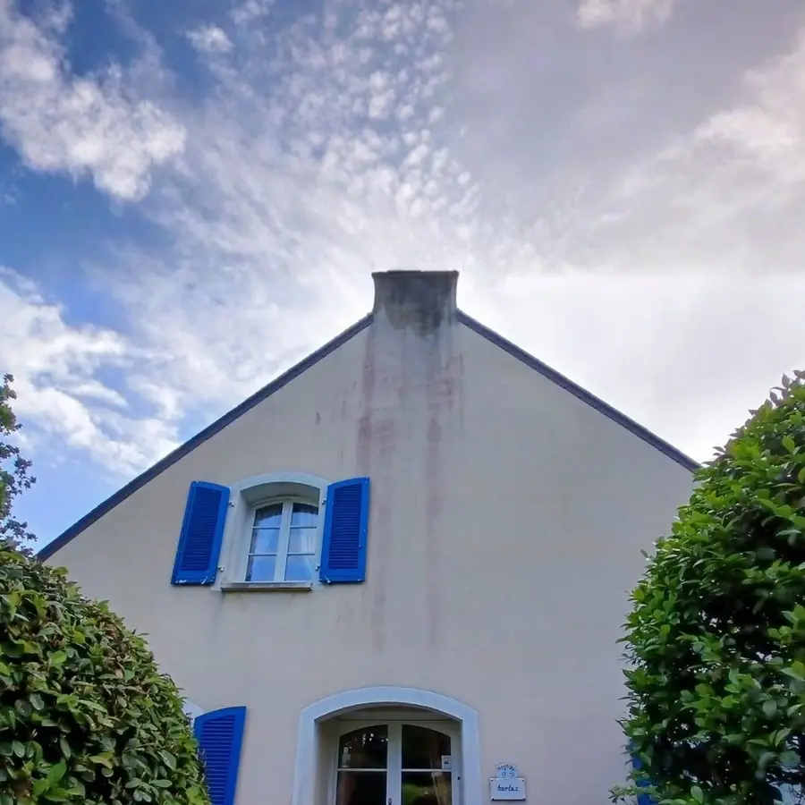 Façade nettoyée par Breizh Toit à Cranhouet dans le Morbihan (photo 2)