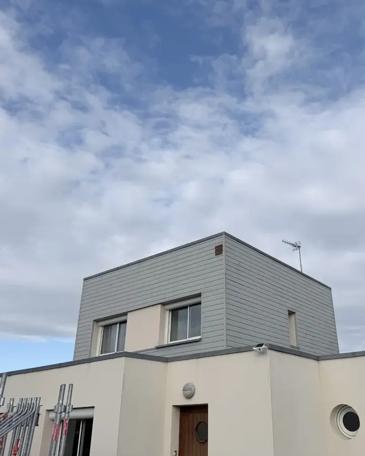 Façade de Lamballe-Armor habillée de son nouveau bardage aluminium (photo 2)