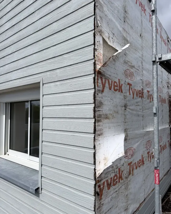 Façade de Lamballe-Armor habillée de son nouveau bardage aluminium (photo 8)