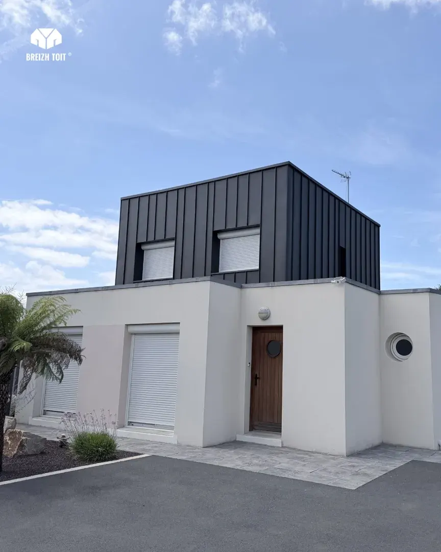 Façade de Lamballe-Armor habillée de son nouveau bardage aluminium