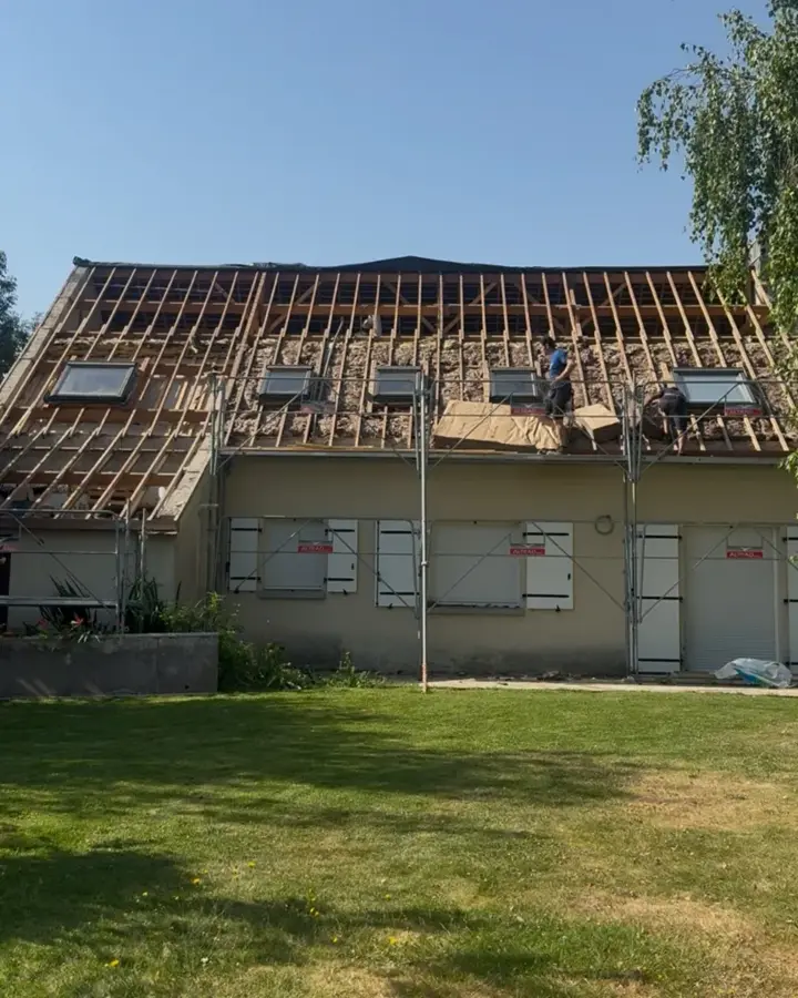 Maison de Saint-Sulpice-la-Forêt avec sa nouvelle couverture en ardoises naturelles (photo 3)