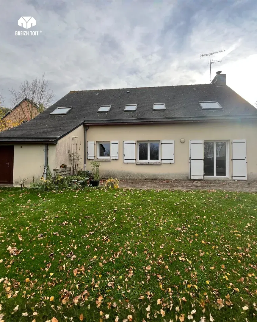 Maison de Saint-Sulpice-la-Forêt avec sa nouvelle couverture en ardoises naturelles