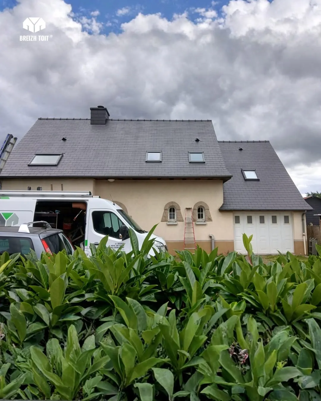 Toiture rénovée par nettoyage et hydrofuge dans le Morbihan
